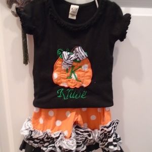 EUC custom pumpkin 2pc set w/Khloe!